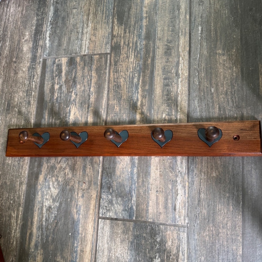 Vintage Heart Wood Wall Coat Rack 5 Peg Shaker Style Brown Blue Country Decor
